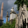 [Cintorín pri Glasgowskej katedrále s honosnými náhrobkami]